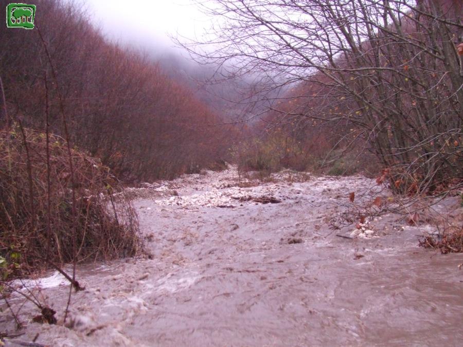 Foto piena torrente stagionale in Valle amara