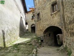 Castelmenardo, Via dei Tre Archi
