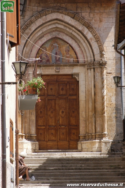 Foto Portale della Chiesa di San Pietro a Torano