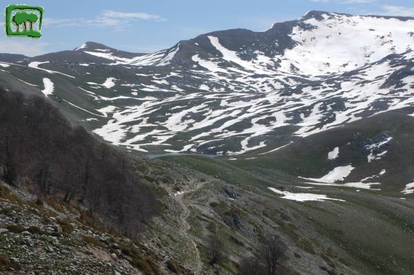 In discesa dal Morrone (2141m. s.l.m.) verso il Lago della Duchessa (1788m.s.l.m.)